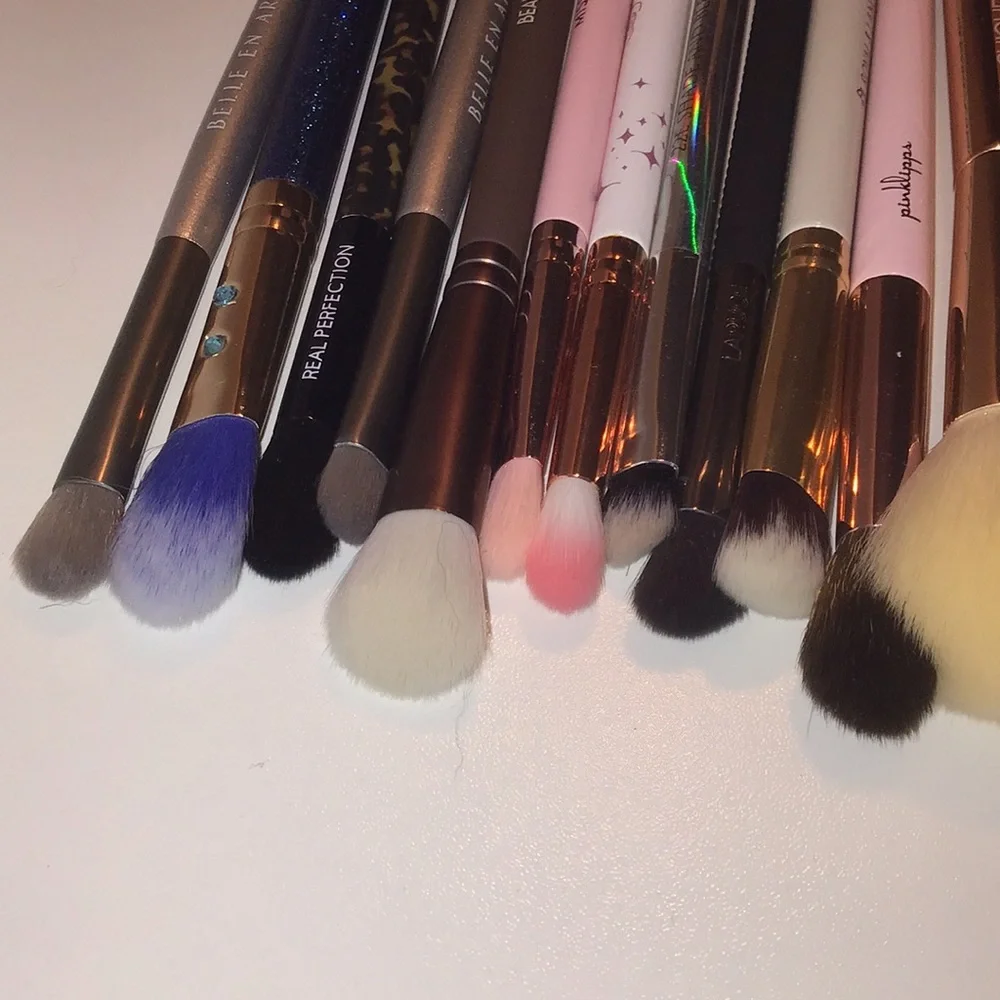 21 piece set of brand new makeup brushes